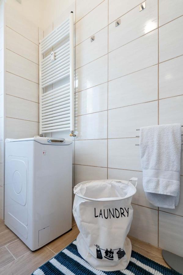 Апартаменти Casa Martina- Airport Free Shuttle-H24 Бергамо Екстер'єр фото