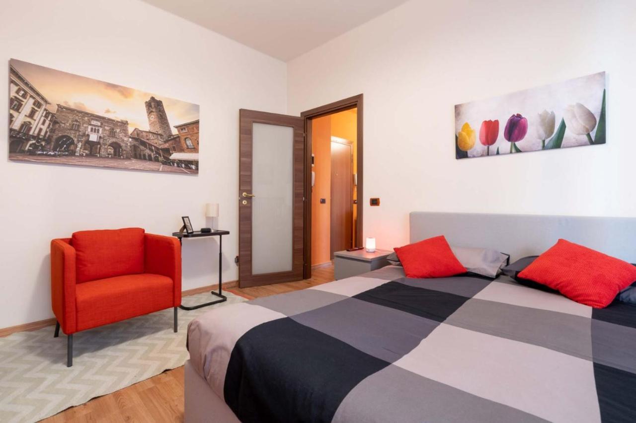 Апартаменти Casa Martina- Airport Free Shuttle-H24 Бергамо Екстер'єр фото