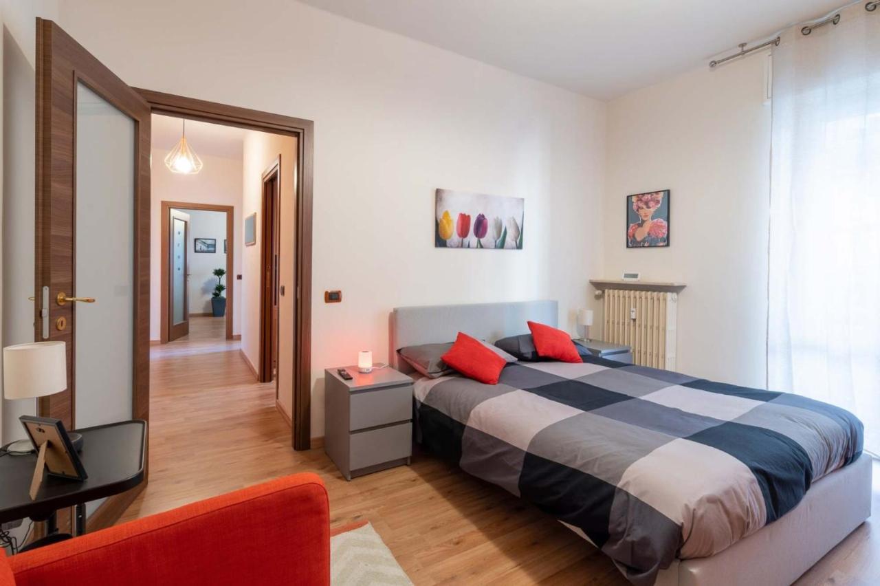 Апартаменти Casa Martina- Airport Free Shuttle-H24 Бергамо Екстер'єр фото